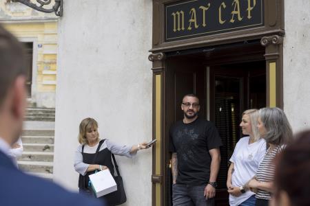 Kamniško mestno središče z novim utripom – sprehod z županom po pop-up izložbah in obisk novih podjetnikov  (37)